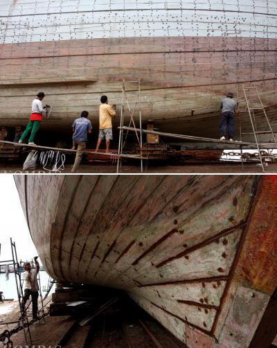 Kapal ikan diperbaiki di galangan kapal, Jakarta Utara