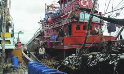 Kapal ikan ilegal Thailand di laut Natuna, Kalimantan Barat