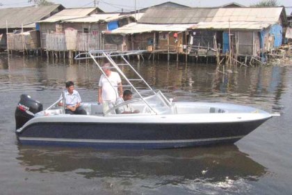 Fiber fishing boat Surabaya : P - 5.90m, L - 2.20m, T - 0.45m, engine SUZUKI DF175, kapasitas orang : 4