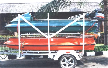 Fiber fishing boat Surabaya : P - 3.43m, L - 1.55m, T - 0.465m, engine OBM 2 - 15 HP, kapasitas orang : 5